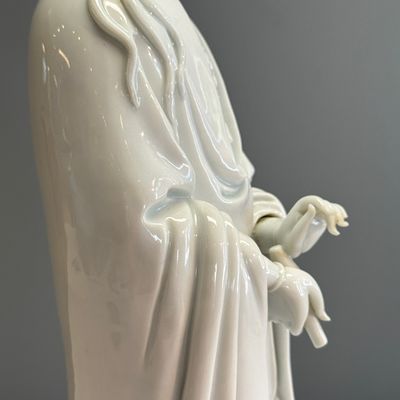 A Chinese Dehua blanc de Chine figure of Guanyin — 照片 8