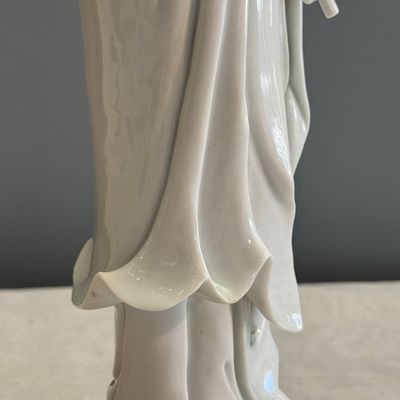 A Chinese Dehua blanc de Chine figure of Guanyin — 照片 9
