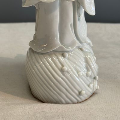 A Chinese Dehua blanc de Chine figure of Guanyin — 照片 10
