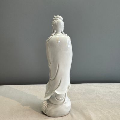 A Chinese Dehua blanc de Chine figure of Guanyin — 照片 11