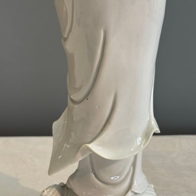 A Chinese Dehua blanc de Chine figure of Guanyin — 照片 14