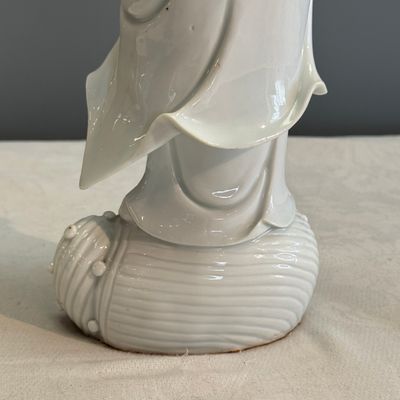 A Chinese Dehua blanc de Chine figure of Guanyin — 照片 15