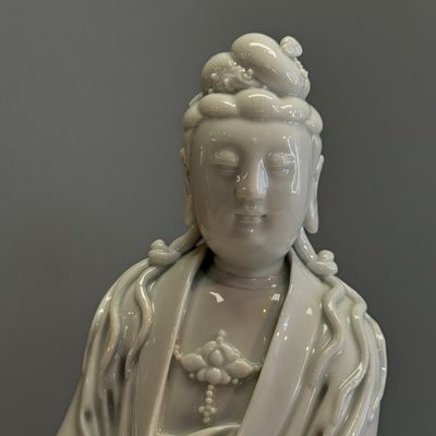 A Chinese Dehua blanc de Chine figure of Guanyin — 照片 2