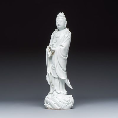 A Chinese Dehua blanc de Chine figure of Guanyin, 19th C.
