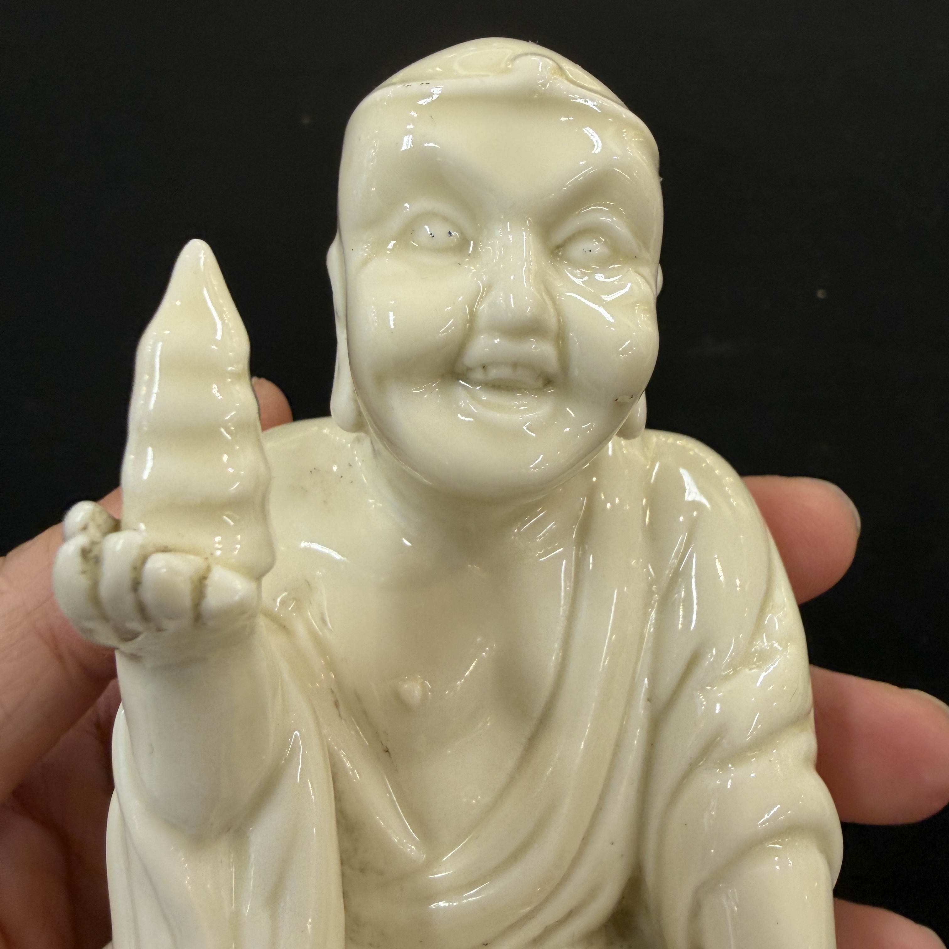 A Chinese Dehua blanc de Chine figure of Luohan and three monochrome wares, one with a wooden stand — photo 6