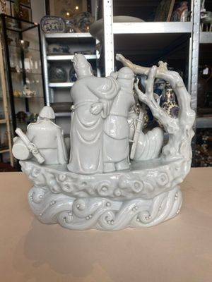A Chinese Dehua blanc de Chine group of four deities on a boat, Republic — 照片 3