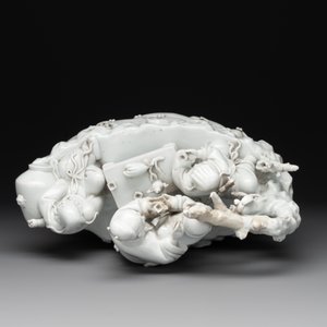 A Chinese Dehua blanc de Chine group of four deities on a boat, Republic — 照片 6