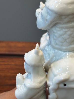 A Chinese Dehua blanc de Chine group of Guandi on horseback and two attendants, Kangxi — 照片 8