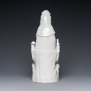 A Chinese Dehua blanc de Chine group of Guanyin with a child and servants, 18th C. — photo 2
