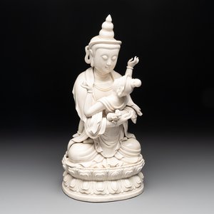 A Chinese Dehua blanc de Chine group of the seated Buddha Vajrasattva and Shakti on a lotus throne, 20th C. — foto 1