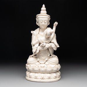 A Chinese Dehua blanc de Chine group of the seated Buddha Vajrasattva and Shakti on a lotus throne, 20th C. — foto 2