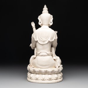 A Chinese Dehua blanc de Chine group of the seated Buddha Vajrasattva and Shakti on a lotus throne, 20th C. — foto 4