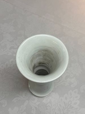 A Chinese Dehua blanc de chine 'Gu' vase, 19th C. — 照片 2