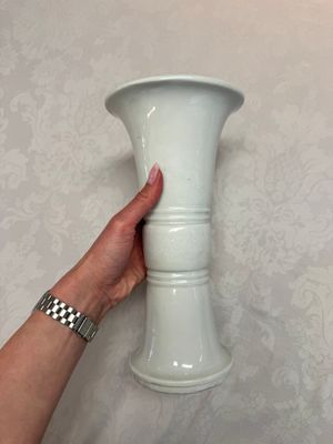 A Chinese Dehua blanc de chine 'Gu' vase, 19th C. — 照片 6