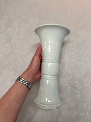 A Chinese Dehua blanc de chine 'Gu' vase, 19th C. — 照片 7