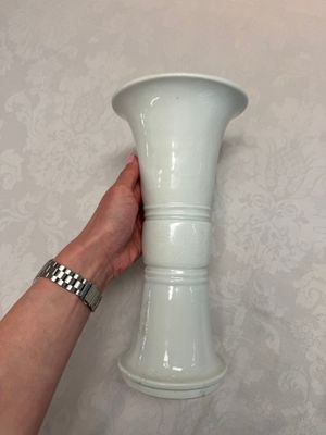 A Chinese Dehua blanc de chine 'Gu' vase, 19th C. — 照片 8