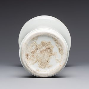 A Chinese Dehua blanc de chine 'Gu' vase, 19th C. — 照片 6