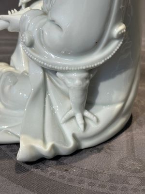 A Chinese Dehua blanc de Chine Guanyin, 19th C. — 照片 11