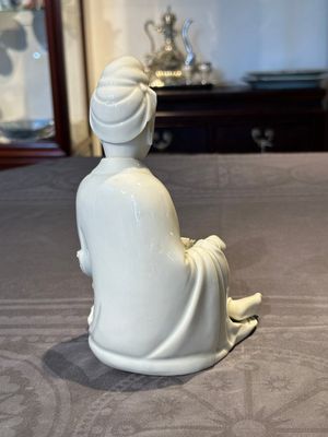 A Chinese Dehua blanc de Chine Guanyin, 19th C. — 照片 4
