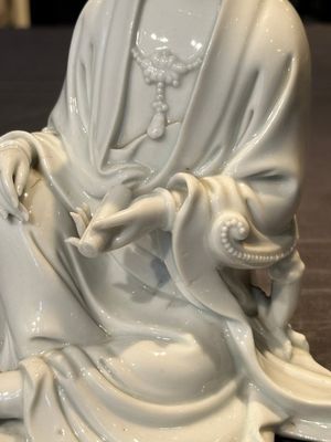 A Chinese Dehua blanc de Chine Guanyin, 19th C. — 照片 9