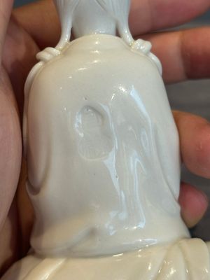 A Chinese Dehua blanc de Chine Guanyin, He Chaozong 何朝宗 mark, 19th C. — photo 14