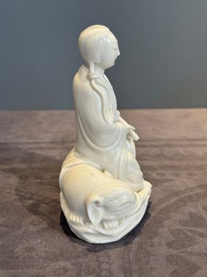 A Chinese Dehua blanc de Chine Guanyin, He Chaozong 何朝宗 mark, 19th C. — photo 2