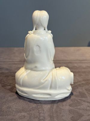 A Chinese Dehua blanc de Chine Guanyin, He Chaozong 何朝宗 mark, 19th C. — photo 3