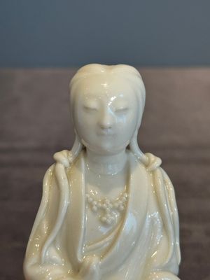 A Chinese Dehua blanc de Chine Guanyin, He Chaozong 何朝宗 mark, 19th C. — photo 5
