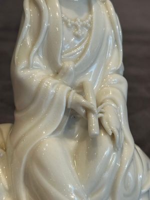 A Chinese Dehua blanc de Chine Guanyin, He Chaozong 何朝宗 mark, 19th C. — photo 8