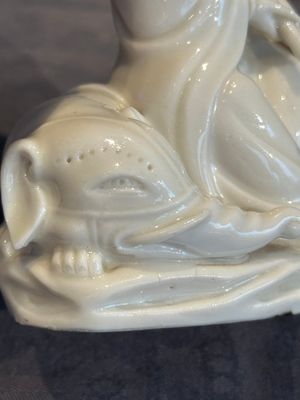 A Chinese Dehua blanc de Chine Guanyin, He Chaozong 何朝宗 mark, 19th C. — photo 10
