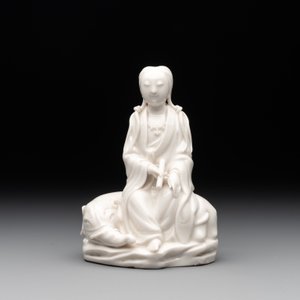 A Chinese Dehua blanc de Chine Guanyin, He Chaozong 何朝宗 mark, 19th C. — photo 2