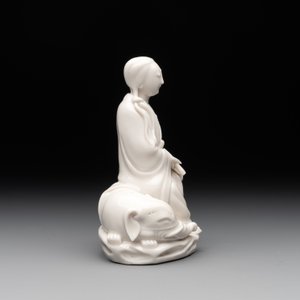 A Chinese Dehua blanc de Chine Guanyin, He Chaozong 何朝宗 mark, 19th C. — photo 5
