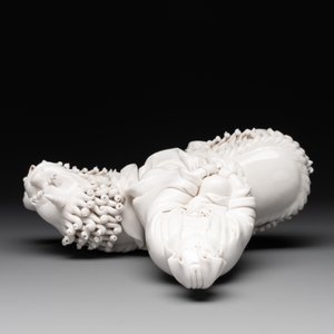A Chinese Dehua blanc de Chine Guanyin seated on a Buddhist lion, 20th C. — 照片 6