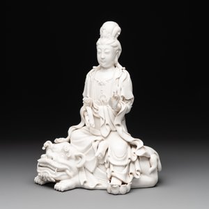 A Chinese Dehua blanc de Chine Guanyin seated on a lion, 20th C. — foto 2