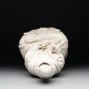A Chinese Dehua blanc de Chine Guanyin seated on a lotus throne, 20th C. — foto 6