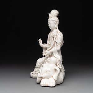 A Chinese Dehua blanc de Chine Guanyin seated on an elephant, 20th C. — foto 5