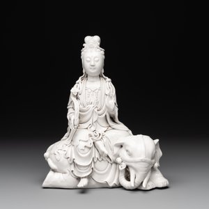 A Chinese Dehua blanc de Chine Guanyin seated on an elephant, 20th C. — photo 2