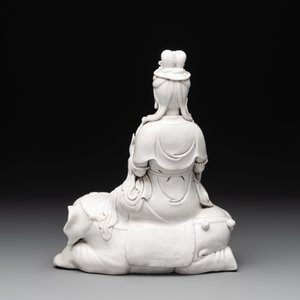 A Chinese Dehua blanc de Chine Guanyin seated on an elephant, 20th C. — photo 4