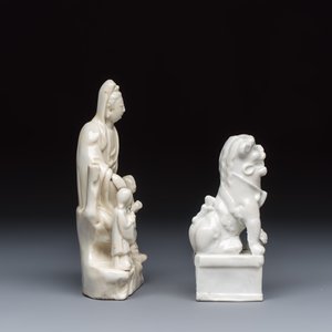 A Chinese Dehua blanc de Chine 'Guanyin with Attendants' group and a 'Buddhist Lion' joss stick holder — photo 5