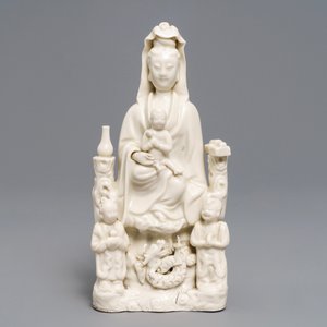 A Chinese Dehua blanc de Chine 'Guanyin with children 'group, Kangxi — 照片 2