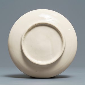A Chinese Dehua blanc de Chine incense holder with aquatic animals, Kangxi — 照片 2
