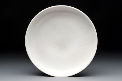 A Chinese Dehua blanc de Chine incised 'Peony' plate, 17/18th C.