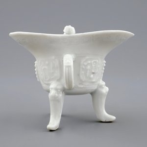 A Chinese Dehua blanc de Chine "Jue" wine cup, Kangxi — photo 2