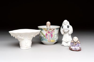 A Chinese Dehua blanc de Chine libation cup, a famille rose cup and two figures, 19th C.