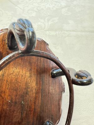 A Chinese Dehua blanc de Chine 'Lotus Leaf and Frog' brush washer on a wooden stand, Kangxi/Yongzheng — 照片 24