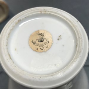 A Chinese Dehua blanc de Chine meiping vase with anhua design of Buddhist lions, Kangxi — 照片 10