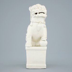 A Chinese Dehua blanc de Chine model of a lion, Kangxi — 照片 5