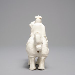 A Chinese Dehua blanc de Chine model of a man on a qilin, Kangxi — photo 3