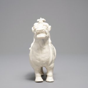 A Chinese Dehua blanc de Chine model of a man on a qilin, Kangxi — photo 5