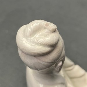 A Chinese Dehua blanc de Chine model of a seated Guanyin, 18/19th C. — 照片 8